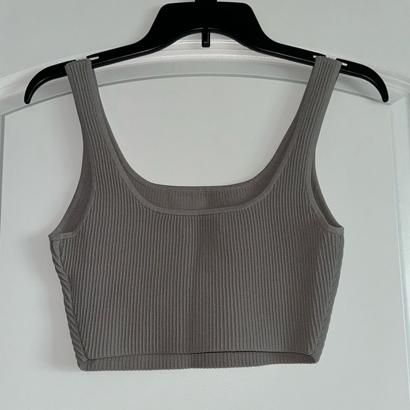 Babaton Crop Tank Top - Picture 2 of 3